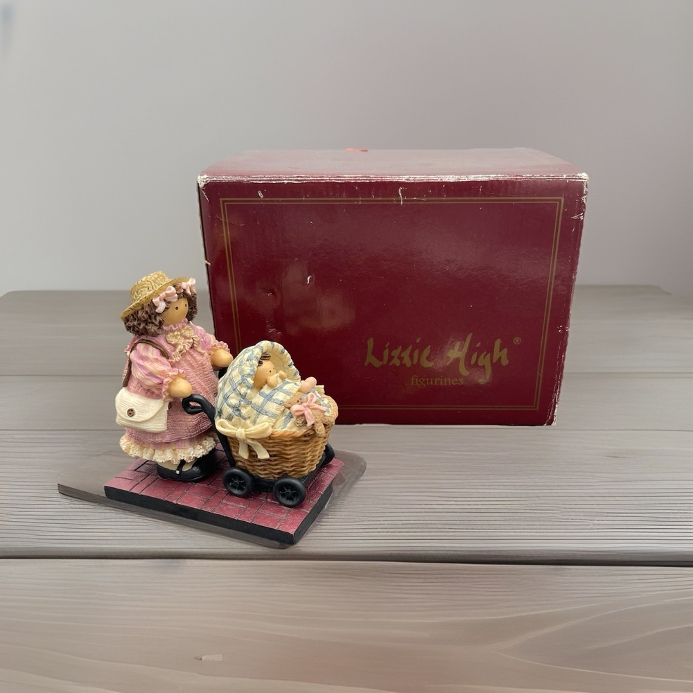 Lizzie High Figurine Rebecca And Little Brothers W/Box (p308)